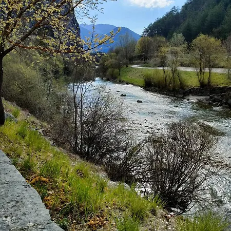 Bed & Breakfast Charming Proche Centre Castellane